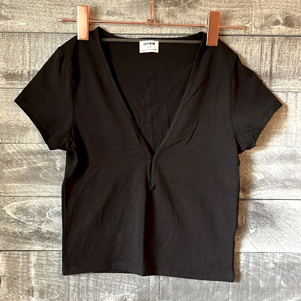 COTTON ON cropped v neck tee